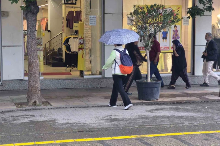 Eskişehir güne hafif sağanakla başladı