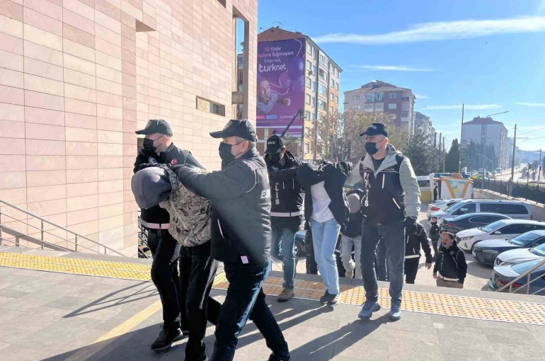 Eskişehir merkezli 6 ilde uyuşturucu operasyonunda 14 tutklama 