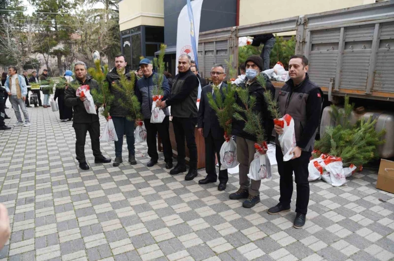 Eskişehir Orman Bölge Müdürlüğü’nden fidan dağıtımı 