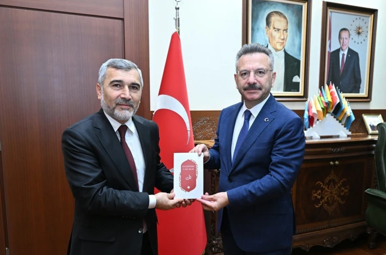 Eskişehir Valisi Hüseyin Aksoy, müftülük heyetini makamında kabul etti 