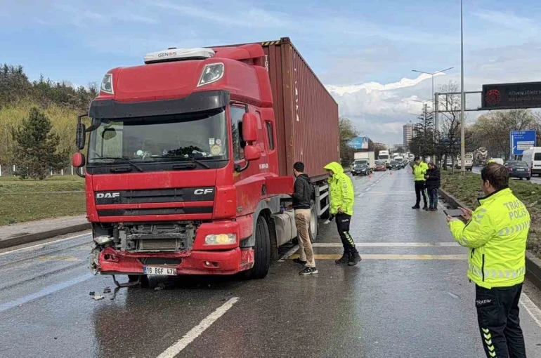 Eskişehir’de 4 aracın karıştığı zincirleme kazada 1 kişi yaralandı 