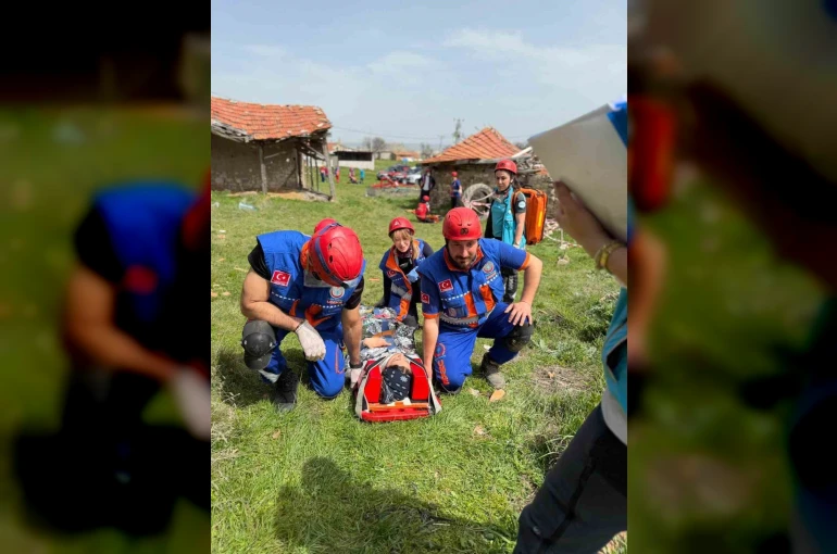 Eskişehir’de 45 personelin katılımıyla UMKE tatbikatı gerçekleştirildi 