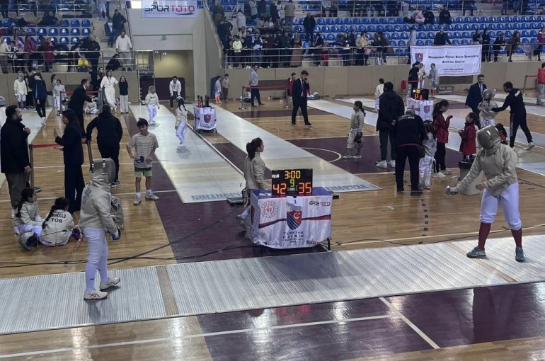 Eskişehir’de Eskrim Kılıç Türkiye Kupası heyecanı yaşandı