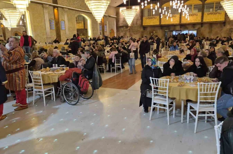 Eskişehir’de gaziler ve yaşlılar iftar programında bir araya geldi 