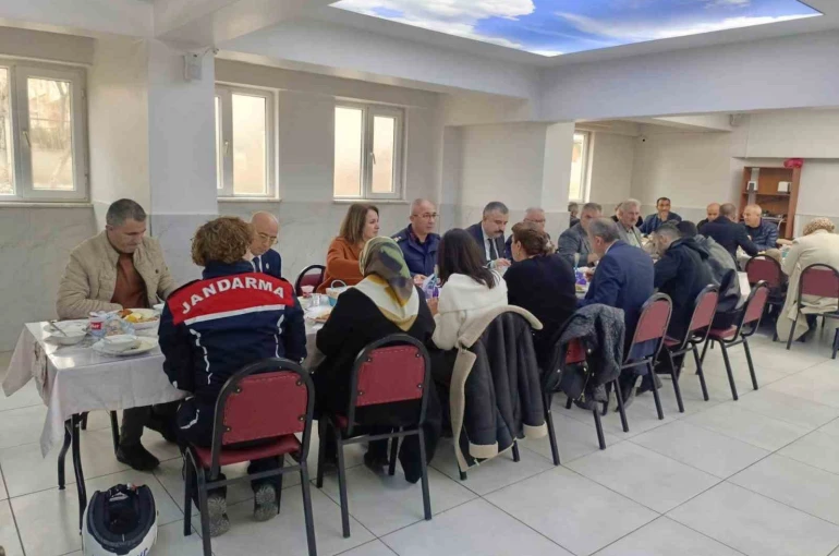 Eskişehir’de gönül köprüsü: Şehit yakınları ve gaziler huzurevinde ağırlandı