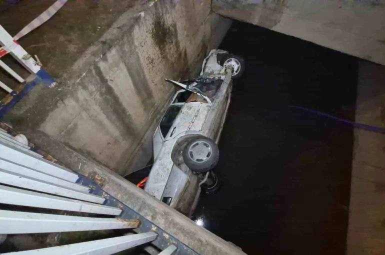 Eskişehir’de kontrolden çıkan otomobil sulama kanalına uçtu: 2 yaralı 