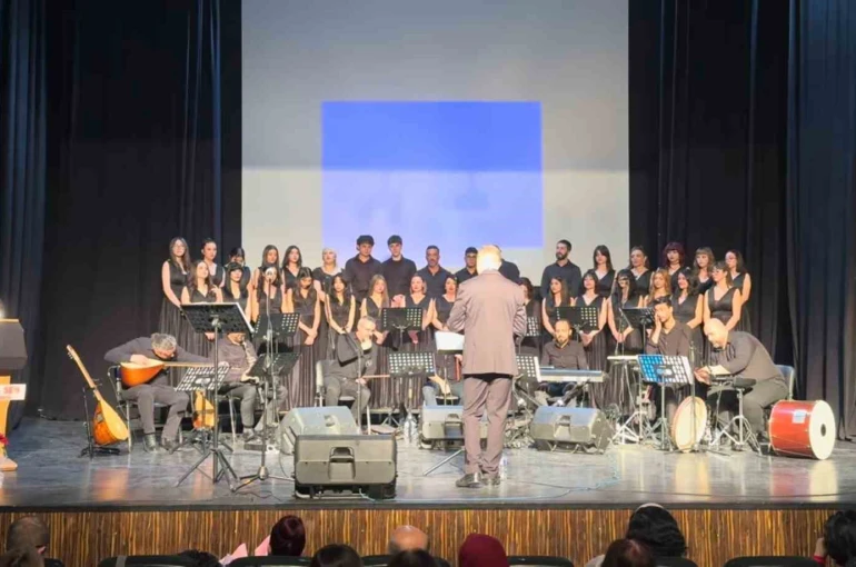 Eskişehir’de öğretmenlerden ve öğrencilerden unutulmaz konser 