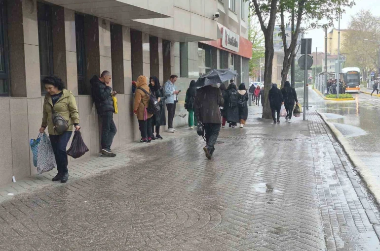 Eskişehir’de sağanak yağış etkili oldu 