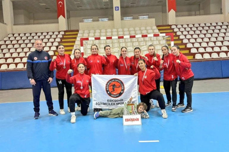 Eskişehir’deki liseden Hentbol Gençler Türkiye Şampiyonası’nda önemli başarı 