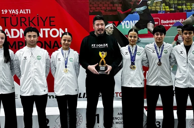 Eskişehirli badmintonculardan Türkiye Şampiyonası’nda madalya yağmuru 