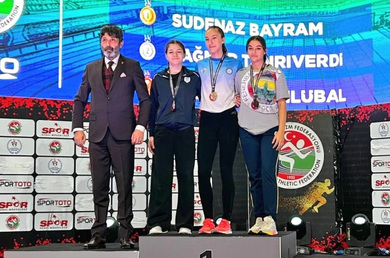 Eskişehirli sporcudan sırık atlama branşında Türkiye şampiyonluğu