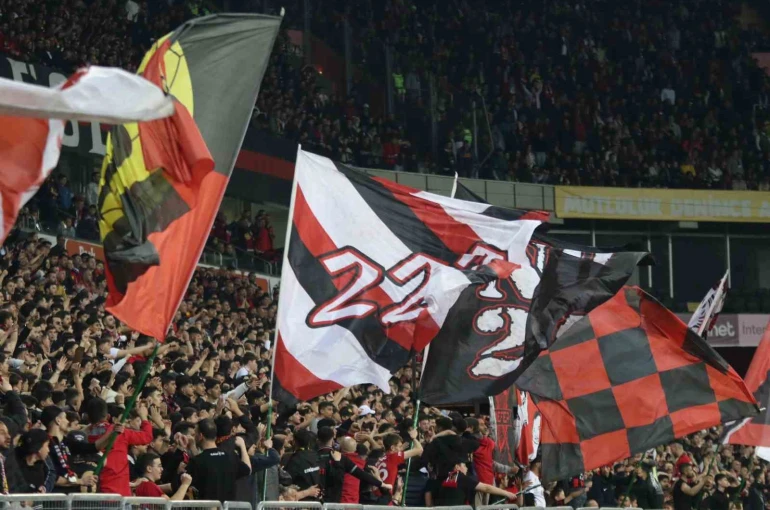 Eskişehirspor - Ayvalıkgücü biletleri 1 saatte tükendi 