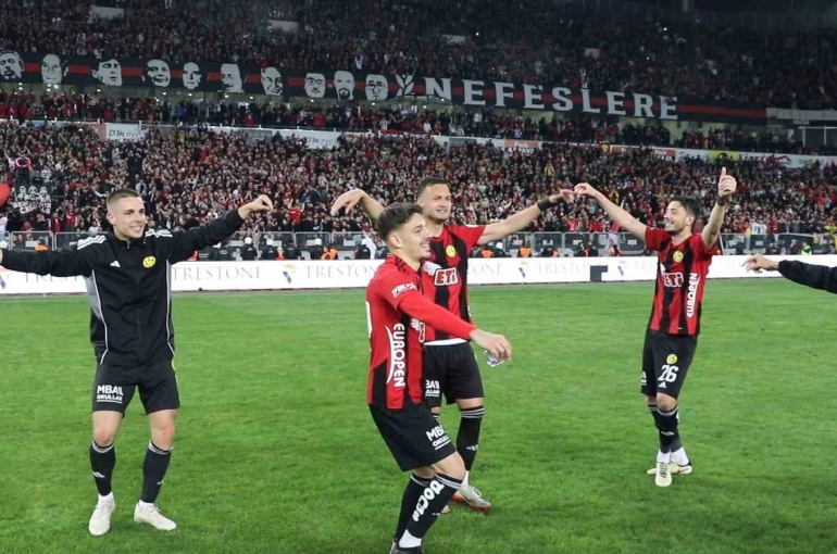 Eskişehirspor turu çiftetelliyle kutladı 