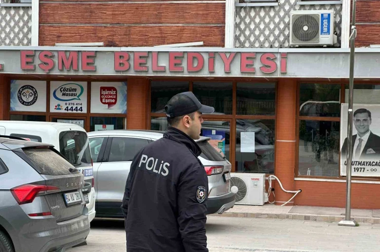 Eşme’da Başkan Tozan, eşi ve 3 şüpheliye irtikap gözaltısı 