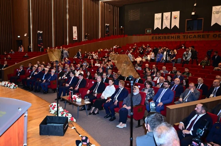 ESOGÜ Rektörü Prof. Dr. Kamil Çolak, Eskişehir Sempozyumu’nda konuştu 