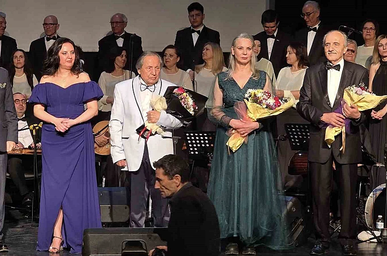 ESSİVDER Türk Sanat Müziği Korosu’ndan ‘Sezon Ortası Konseri’ yoğun ilgi gördü 