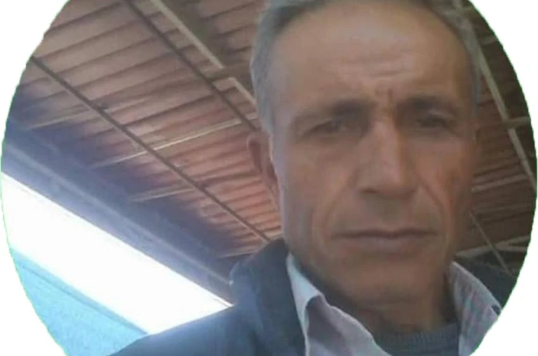 Etrafa yayılan kötü koku üzerine eve giren ekipler yalnız yaşayan adamın cesedi ile karşılaştı