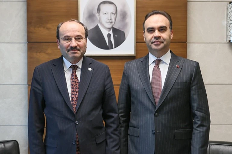 ETÜ Rektörü Çakmak, Bakan Kacır ile Erzurum’da çip üretimini görüştü 