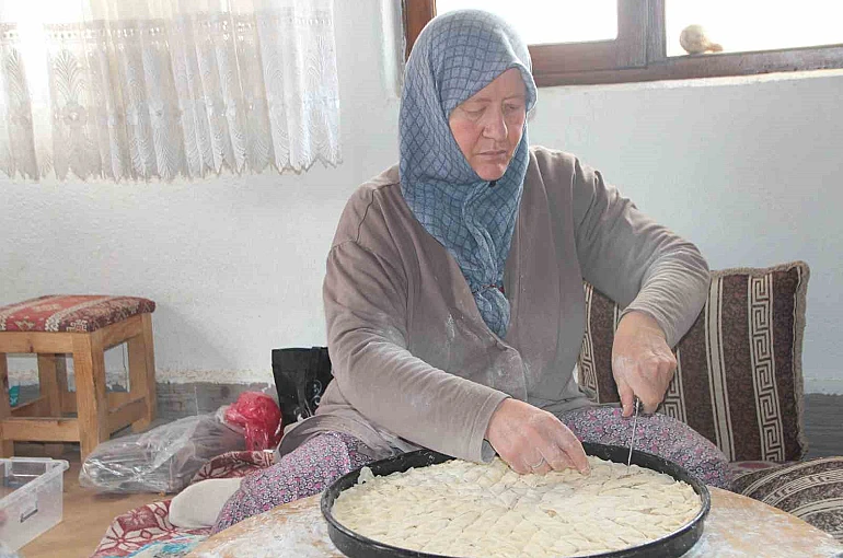 Ev hanımları bu kooperatifte toplanarak ev ekonomisine yardımcı oluyor 