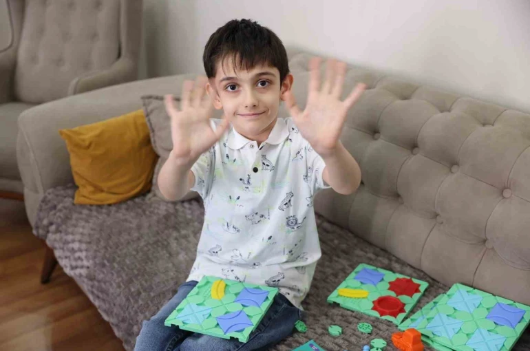 Evde eğitim gören özel çocuklara 23 Nisan sürprizi 