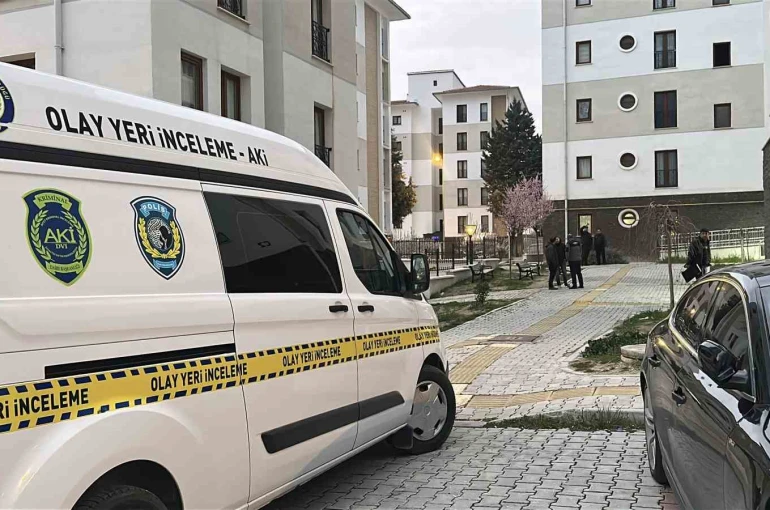 Eve giren hırsızlar yaklaşık 600 bin lira değerindeki ziynet eşyasını çaldı 