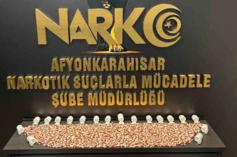 Eve yapılan uyuşturucu baskını polis kamerasında