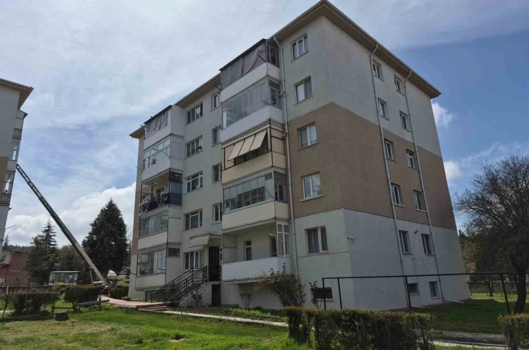 Evinde temizlik yaparken düşen kadına sağlık ekipleri müdahale etti 