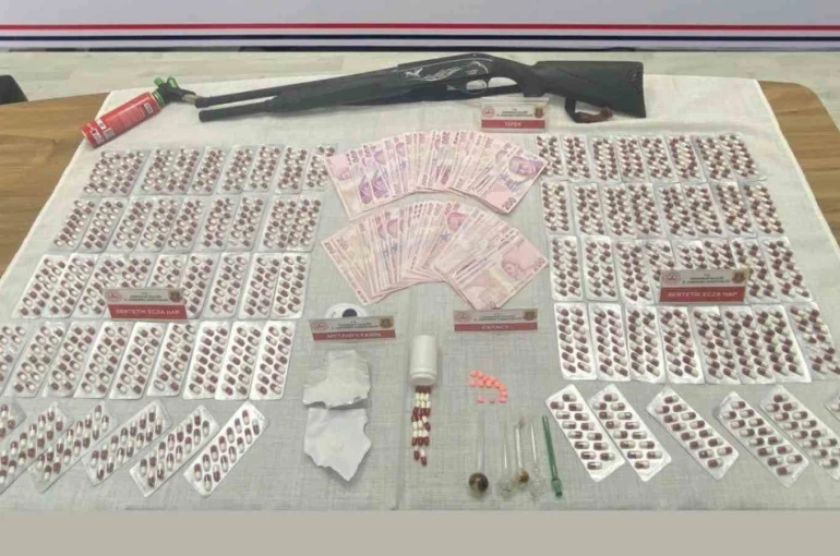 Evinde ve aracında uyuşturucu bulunan şahıs tutuklandı 