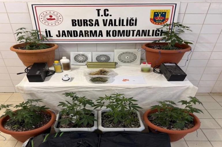 Evine klima takıp uyuşturucu imalathanesine çevirdi