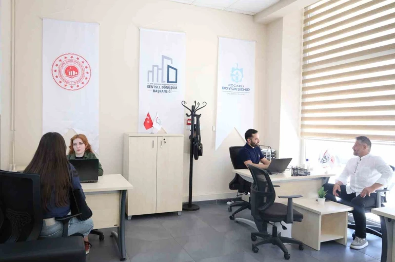 Evini yenilemek isteyen ofislere koşuyor 