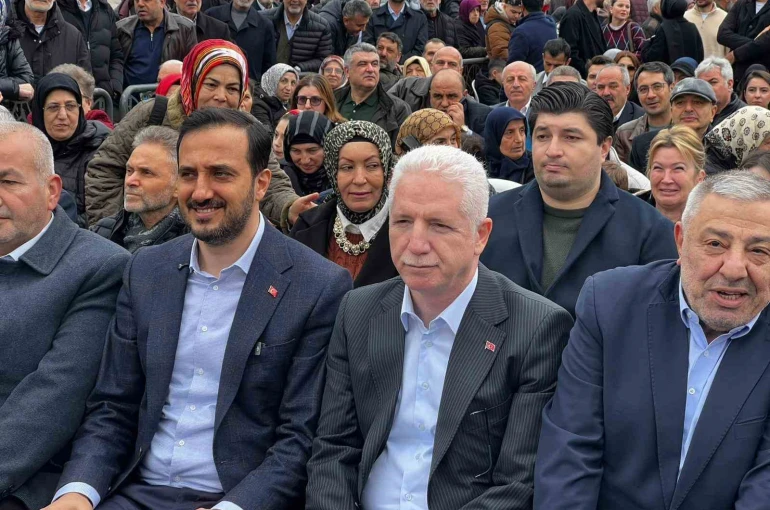 Eyüpsultan’da Karadeniz rüzgarı esti: Vatandaşlara 1 ton hamsi ikram edildi 