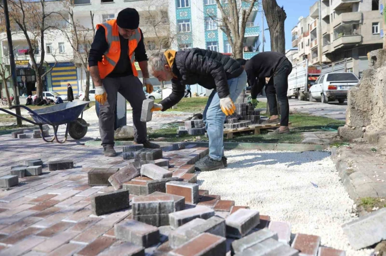 Eyyübiye’de yol ve parklar yenileniyor 