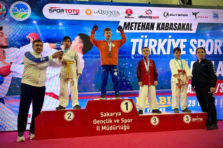 Eyyübiyeli minik karateci Türkiye ikincisi oldu 