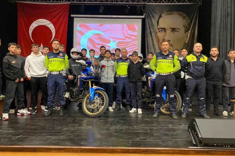 Ezine’de motosiklet sürücülerine yönelik eğitim 