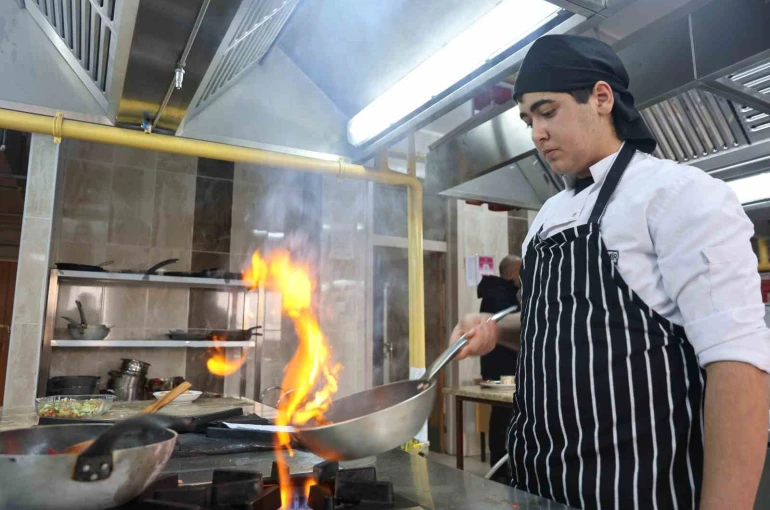 Fabrika gibi lise: Bir yılda 19 milyon ciro 