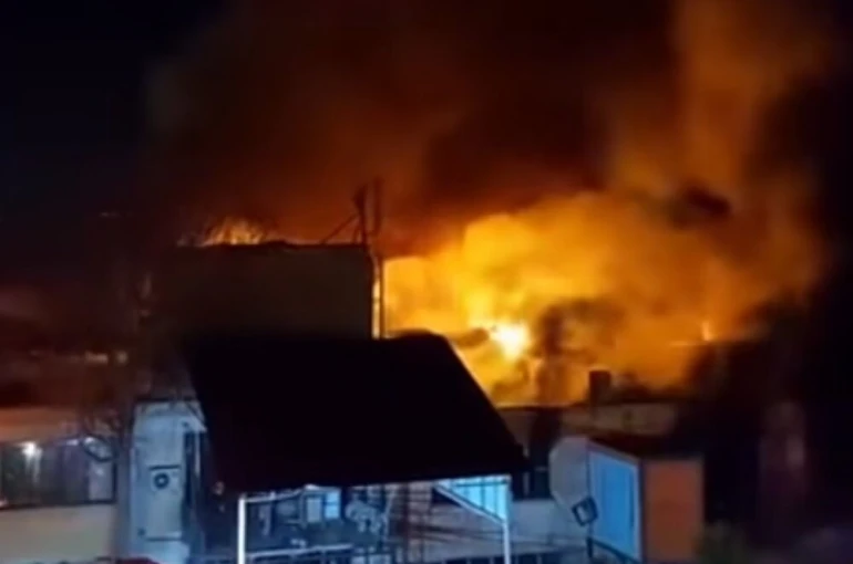 Fabrika yerleşkesinde çıkan yangında 6 işyeri zarar gördü 