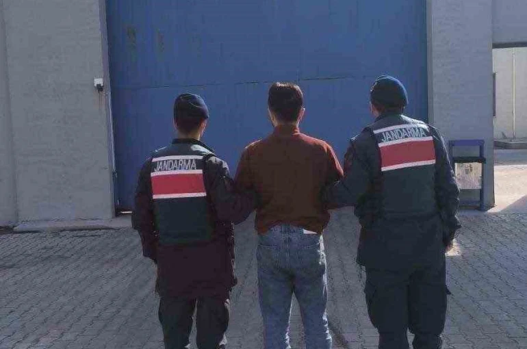 Farklı suçlardan 21 yıl hapis cezasıyla aranan şahıs yakalandı 