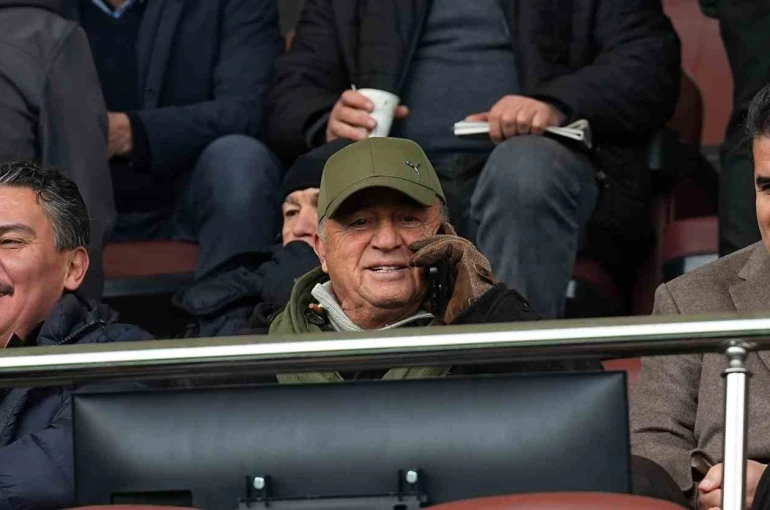 Fatih Terim, Sarıyer - Bodrum FK maçını tribünden izledi 