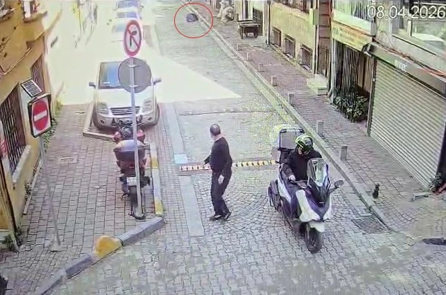 Fatih’te cezaevinden izinli çıkarak ailesinin yanına gelen şahıs kendini ateşe verdi