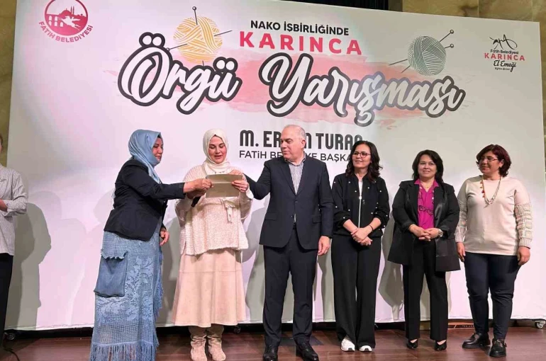 Fatih’te Örgü Festivali’nde dereceye giren yarışmacılar ödüllerini aldı 