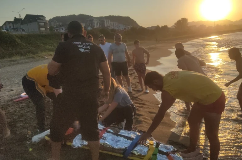 Fatsa’da 4 çocuk denizde boğulma tehlikesi geçirdi 