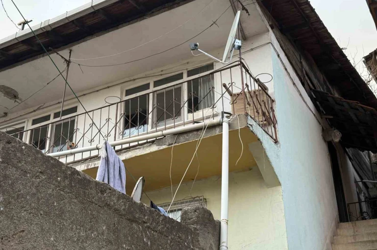 Fayanslar kabarınca AFAD ve polis harekete geçti: Ev tedbiren tahliye edildi