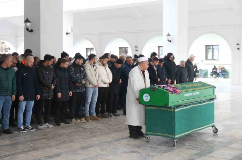 Feci kazada hayatını kaybeden 14 yaşındaki kız son yolculuğuna uğurlandı 