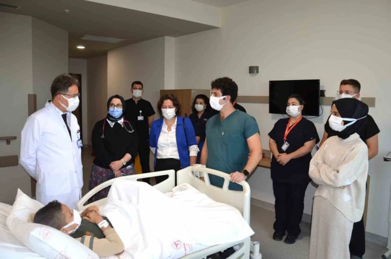 Fedakâr babadan oğluna en anlamlı hediye: 9 yaşındaki oğluna böbreğini verdi. 