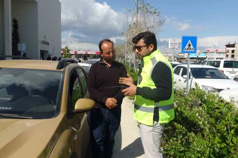 Felçli annesini hatalı parklardan dolayı tekerlekli sandalyeyle taşımakta güçlük çeken vatandaş: "Çektiğimiz eziyeti bir görseler, inanıyorum ki oturup ağlarlar"