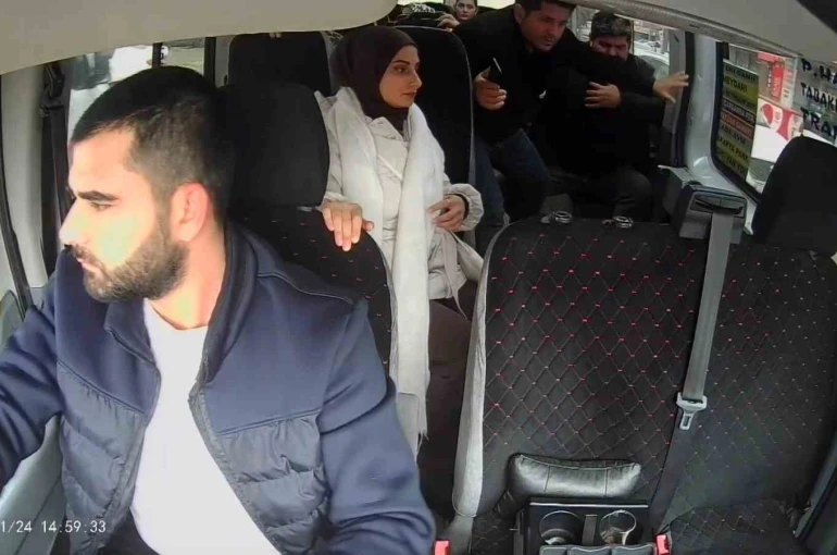 Fenalaşan yolcu için direksiyonu hastaneye kırdı