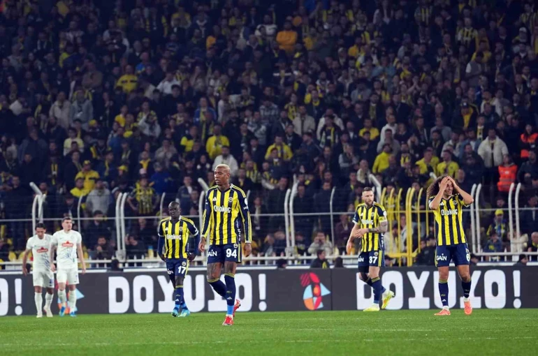 Fenerbahçe, derbiye puan kaybıyla gidiyor 