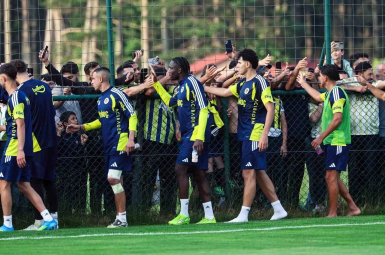 Fenerbahçe, günü çift antrenmanla tamamladı 