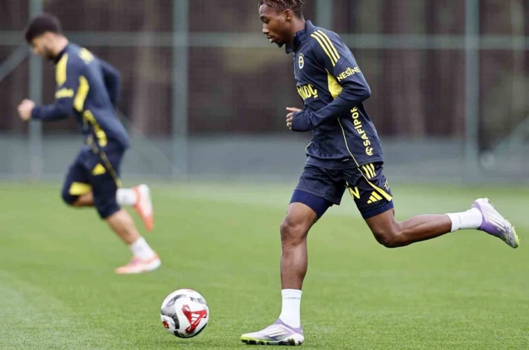 Fenerbahçe günü çift antrenmanla tamamladı 