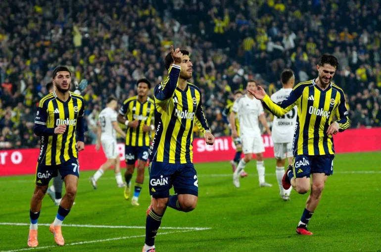 Fenerbahçe, ligin son virajına derbi galibiyetiyle girmek istiyor 